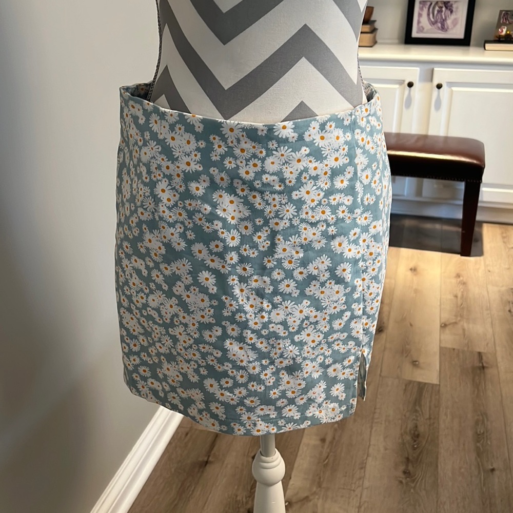 Floral mini skirt